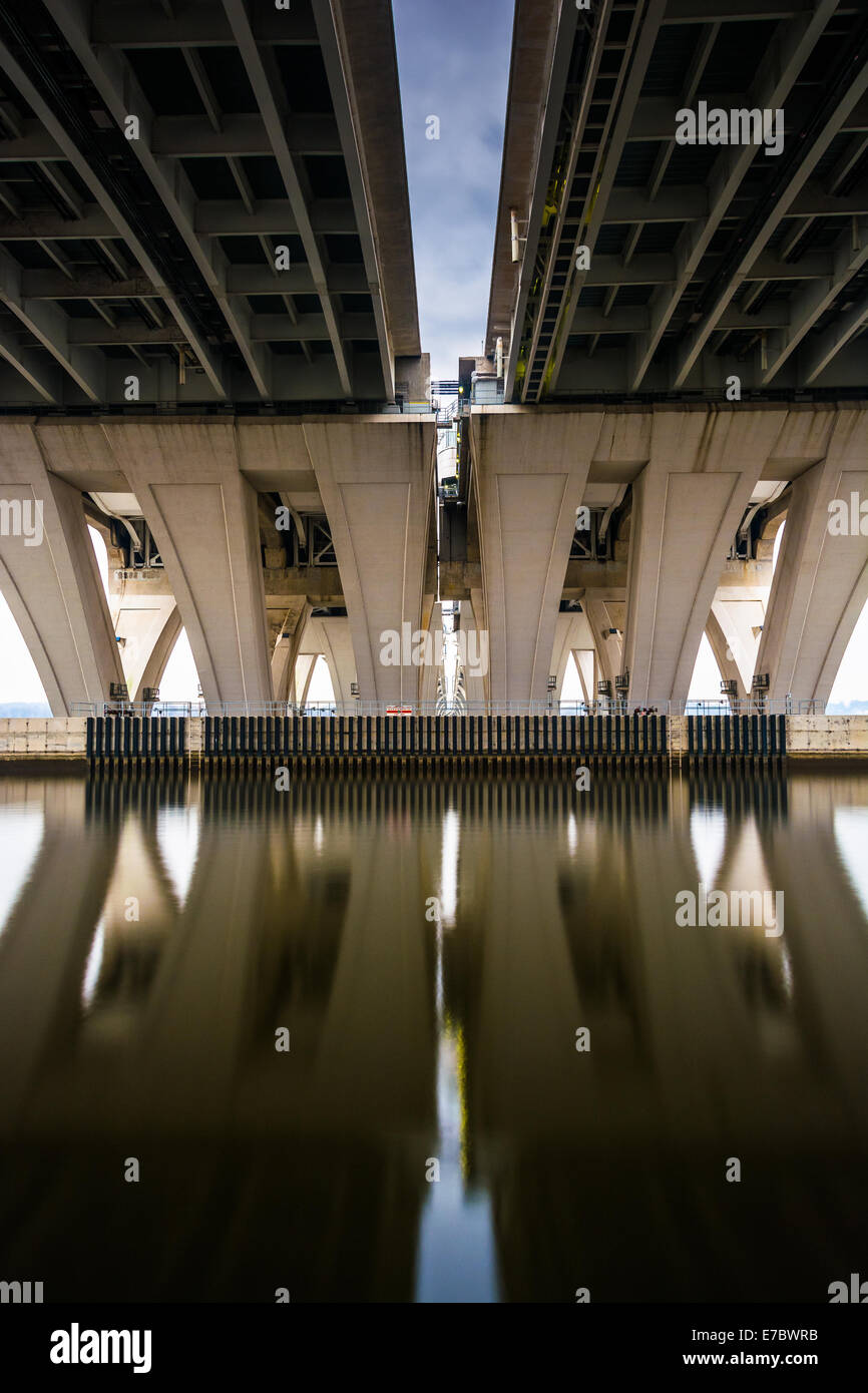 Woodrow wilson bridge in alexandria hires stock photography and images