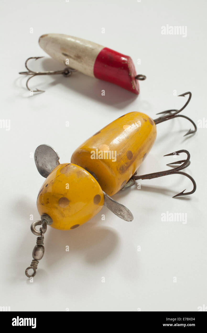 Examples of old South Bend fishing lures, or plugs, designed to catch  predatory fish displayed on a dark slate background next to an old whicker  tackl Stock Photo - Alamy