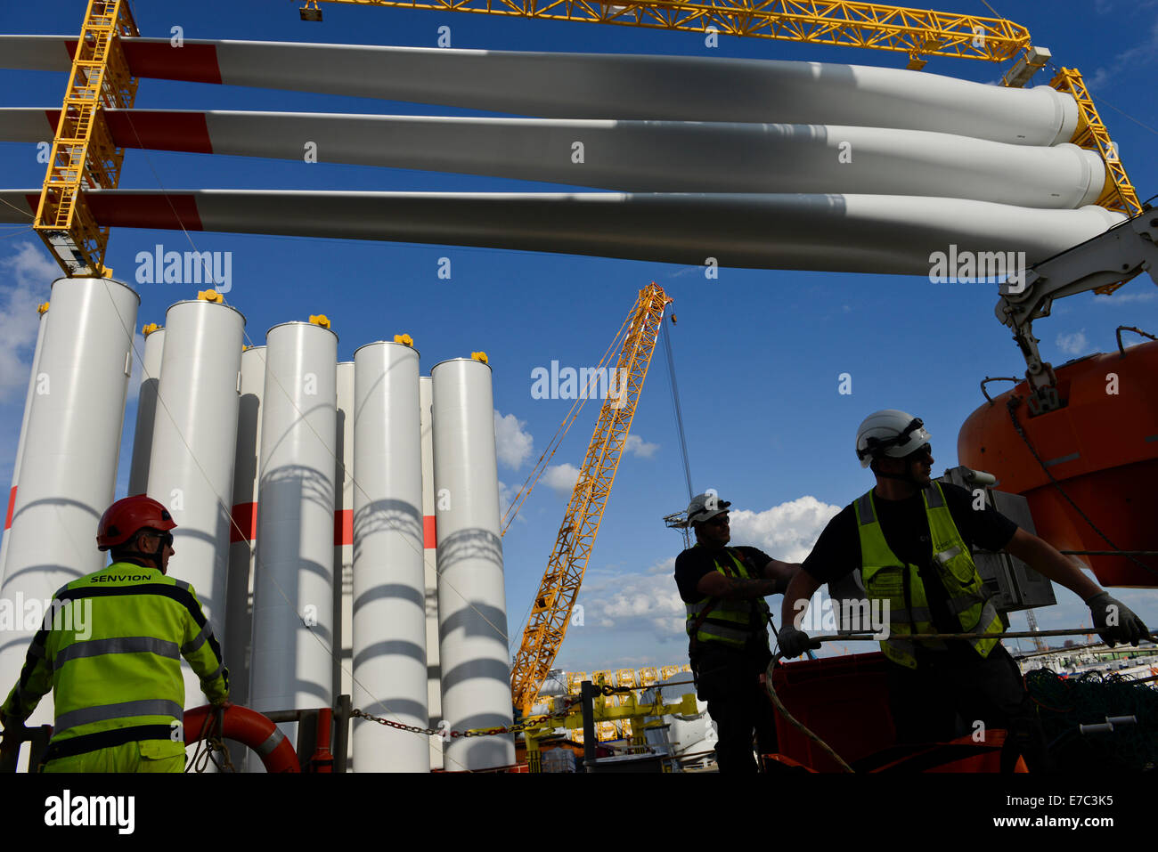 Germany Bremerhaven Shipping Of Senvion Rotor Blades For Rwe Innogy Stock Photo Alamy