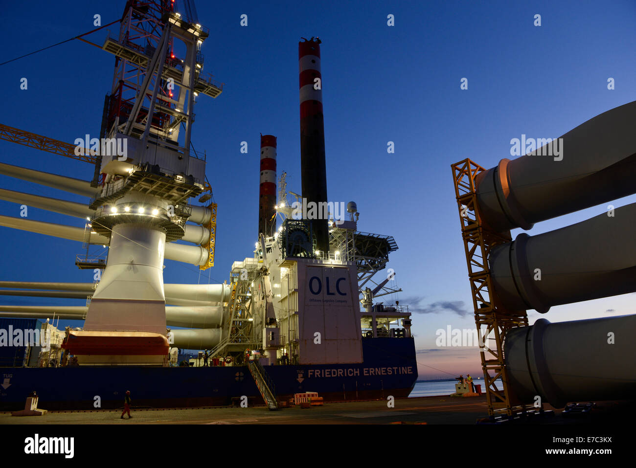Germany Bremerhaven Shipping Of Senvion Rotor Blades For Rwe Innogy Stock Photo Alamy