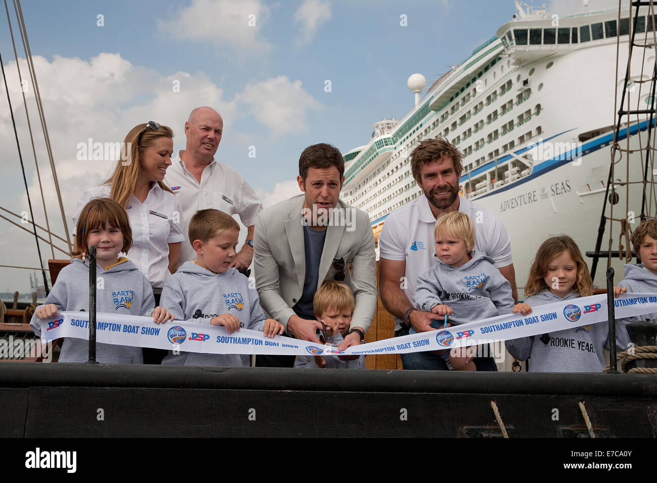 Joe Dixie-Goodman, Iain Percy and Matt Baker along with children open the Southampton boat show 2014 Stock Photo