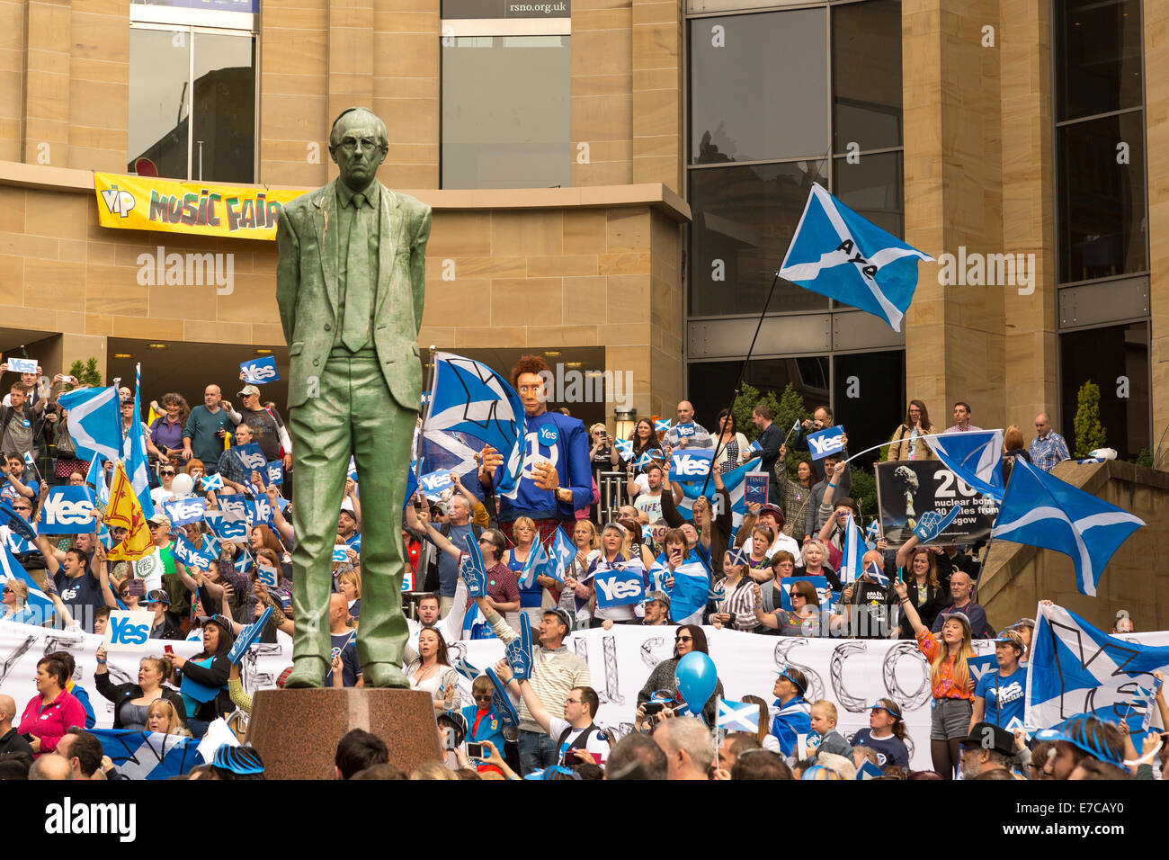 Buchanan Street, Glasgow, Scotland, UK. 13th Sept 2014. A large crowd descend on Glasgow city centre to Give support for the Yes campaign in the coming Independence Referendum in Scotland. Credit:  Paul Stewart/Alamy Live News Stock Photo
