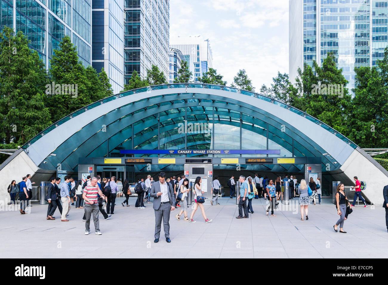 Canary Wharf Underground station - London Stock Photo - Alamy