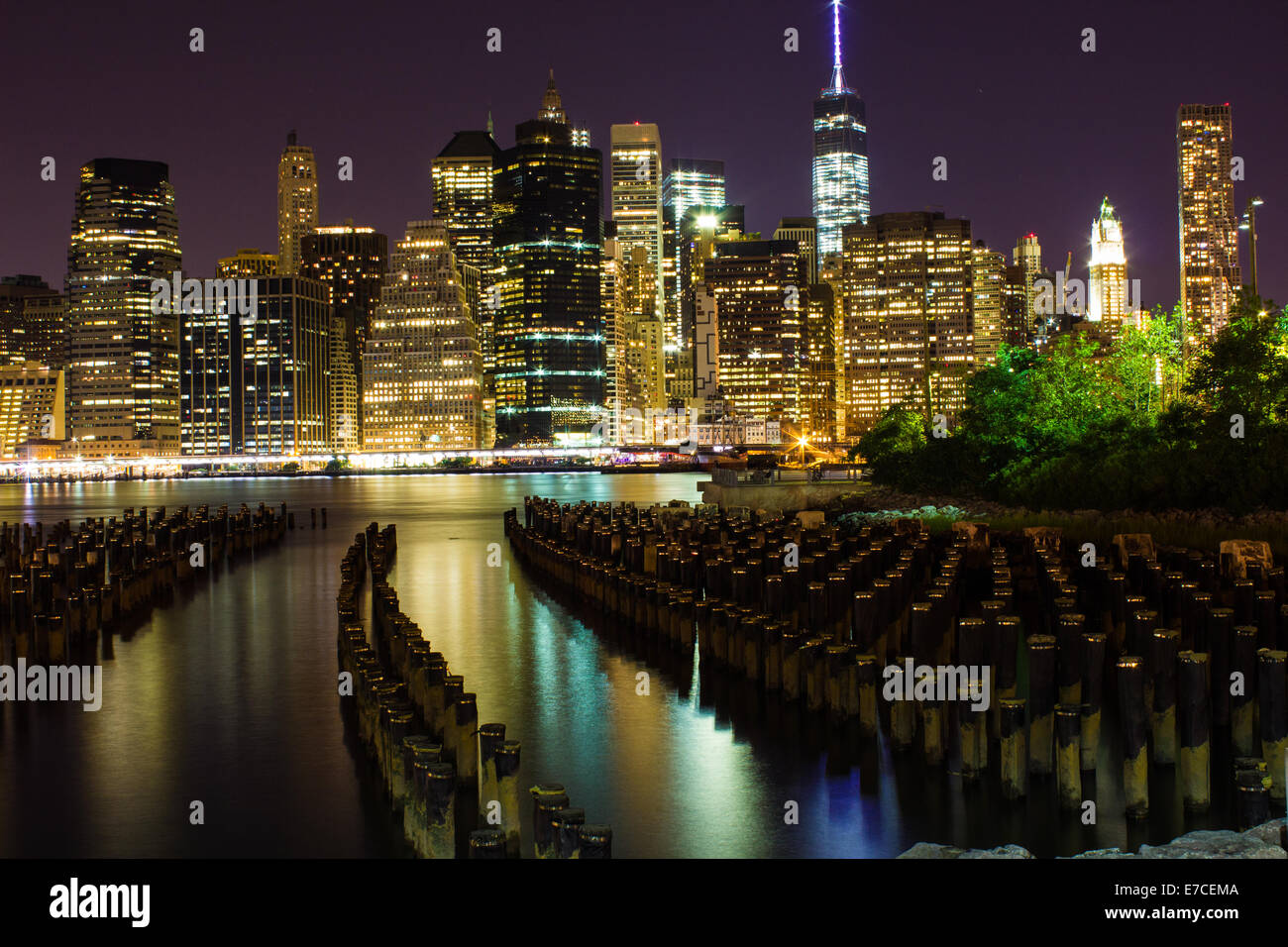 View of the Manhattan skyline from Brooklyn Bridge Park Stock Photo - Alamy