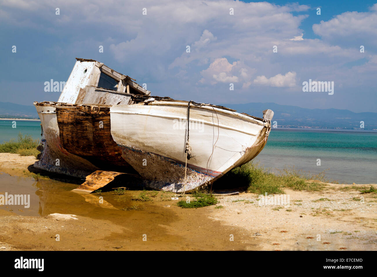 An old boat on a shingle beach Stock Photo - Alamy