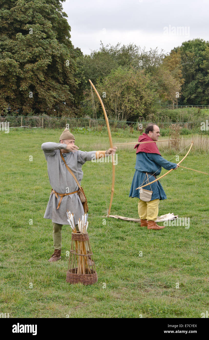 Bows and arrows hires stock photography and images Alamy