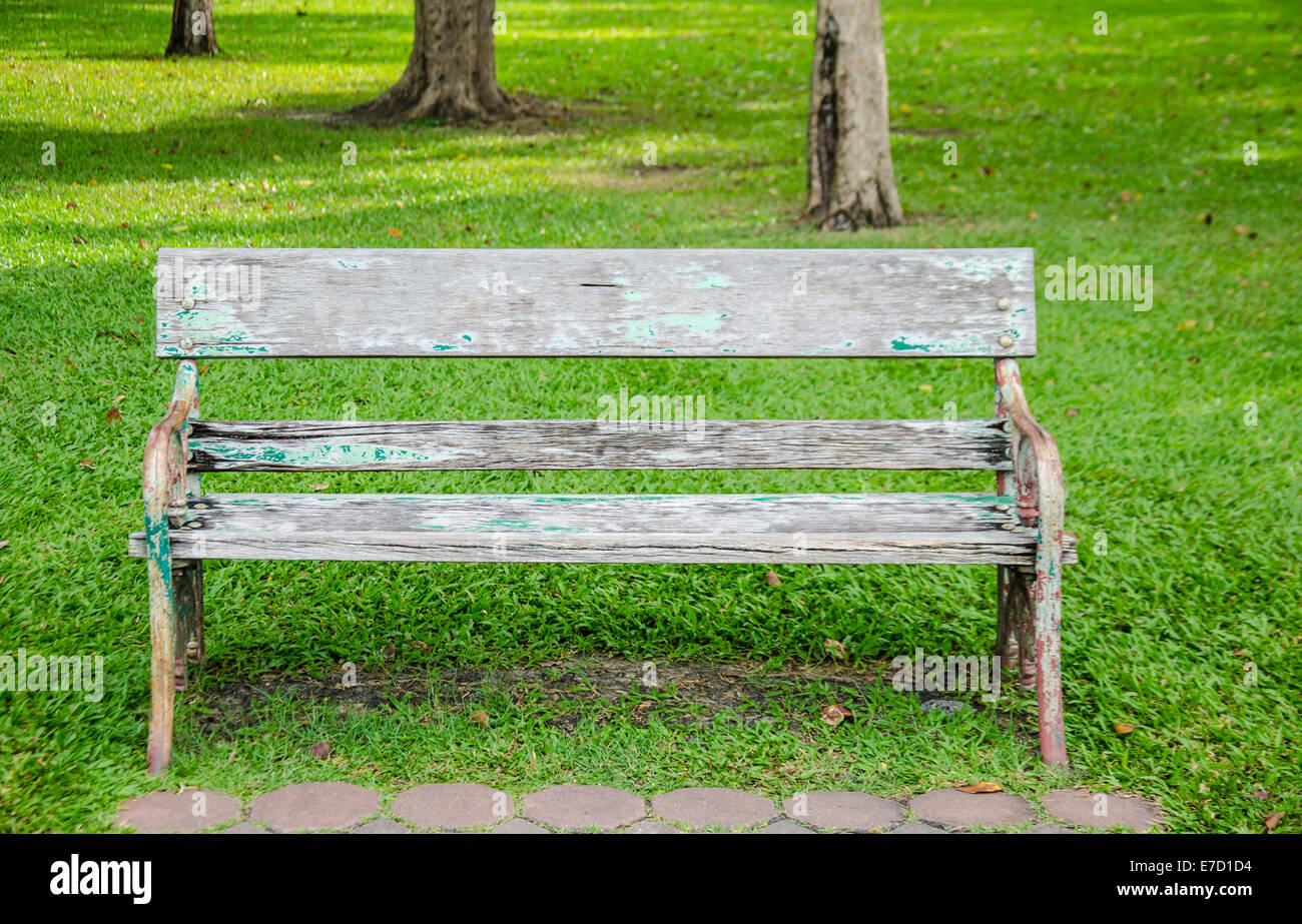 An Empty Bench Empty park scene hi-res stock photography and images - Alamy