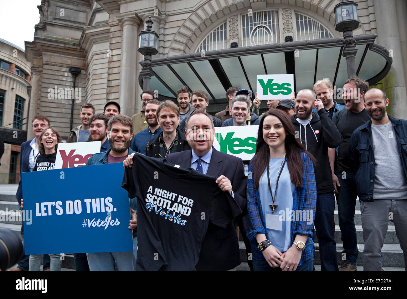 Edinburgh, Scotland. 14th September, 2014. Alex Salmond attends photocall with artists including members of Franz Ferdinand, Amy Macdonald and Mogwai who are due to perform at a sold-out concert this evening hosted by The Yes camp, the 'Night for Scotland' concert at Edinburgh’s Usher Hall. Stock Photo