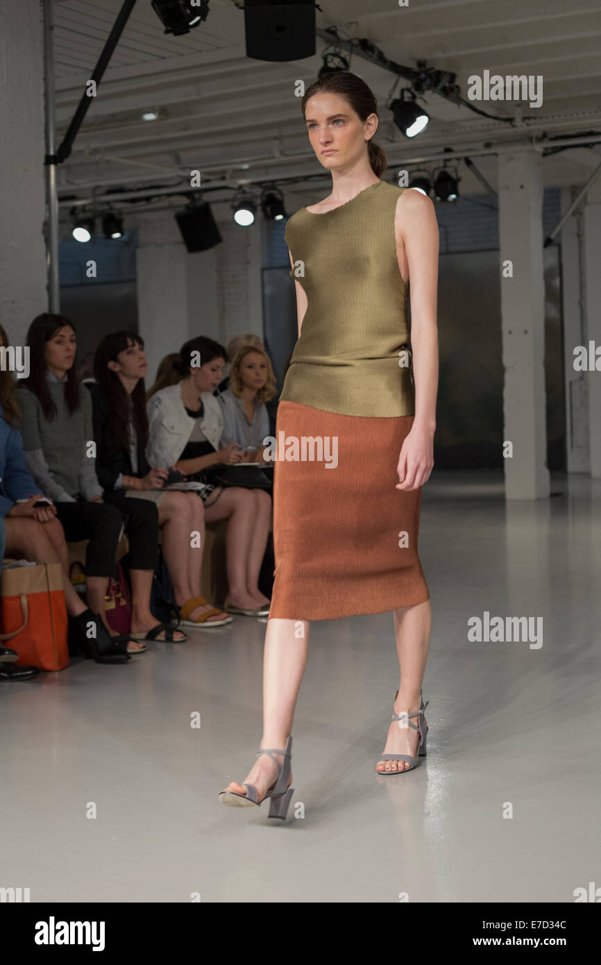 London fashion week s s collection hi-res stock photography and images -  Alamy