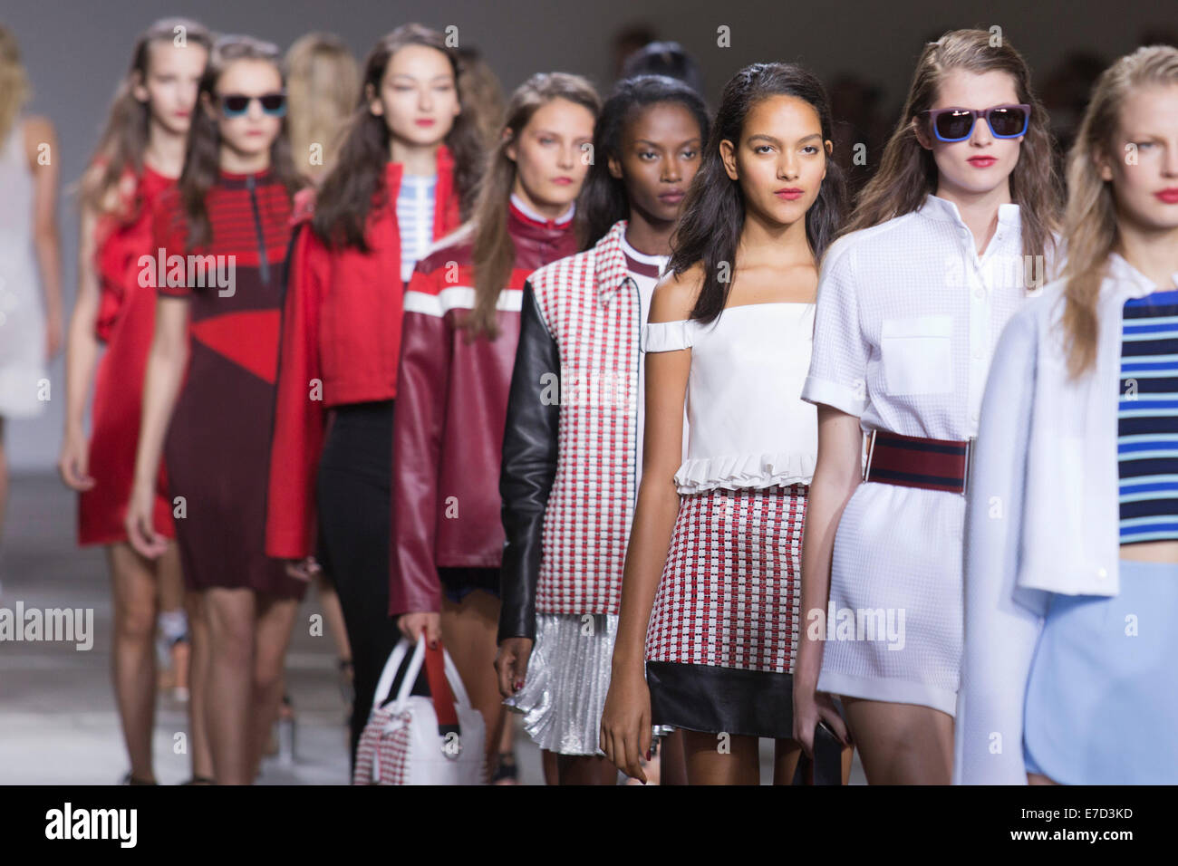 London, UK. 14 September 2014. Models walk the runway at the finale of the Topshop Unique show at London Fashion Week SS15, Topshop Show Space, London, England. Photo: CatwalkFashion/Alamy Live News Stock Photo