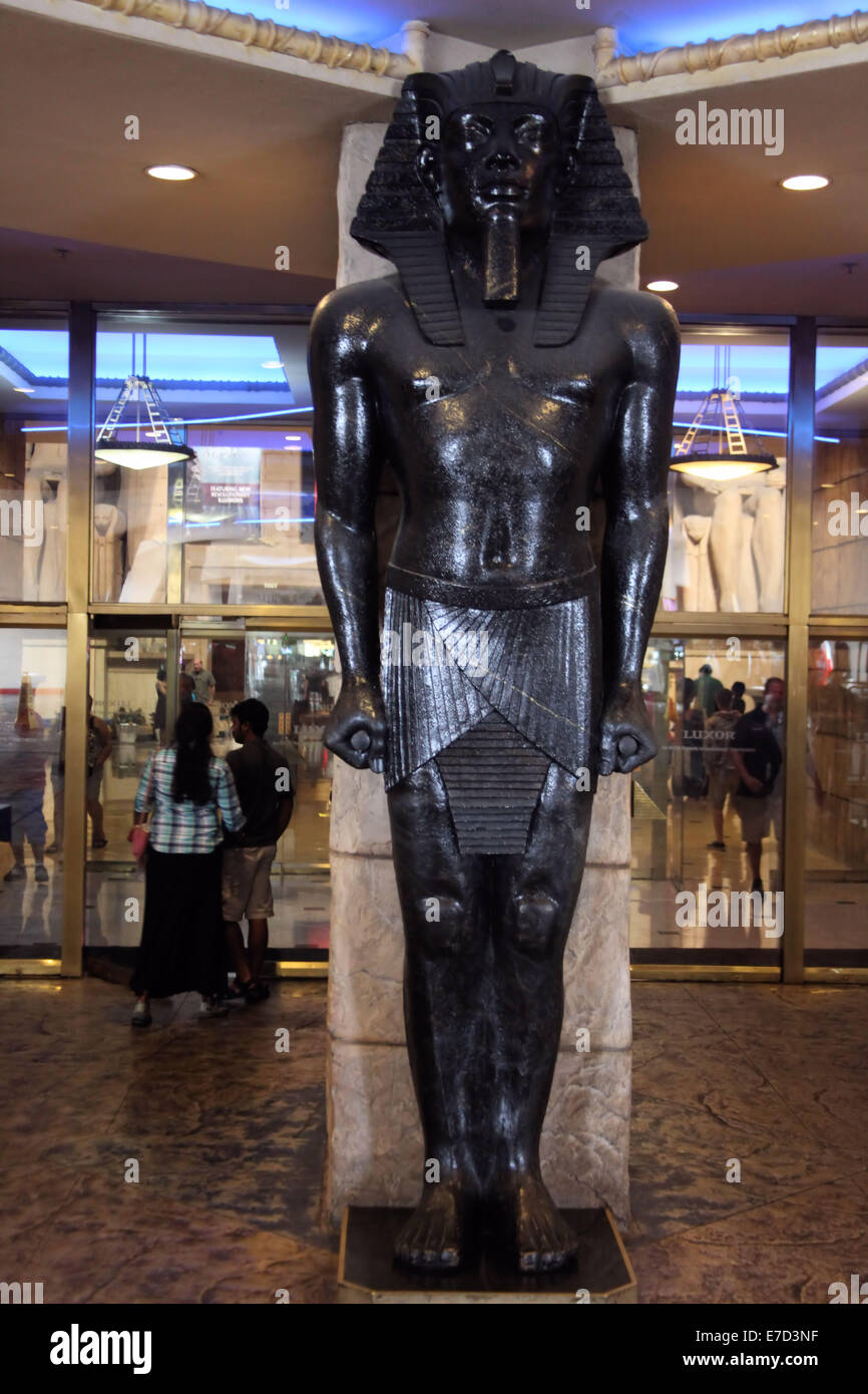 EGYPTIAN STATUE AT LUXOR LAS VEGAS Stock Photo - Alamy