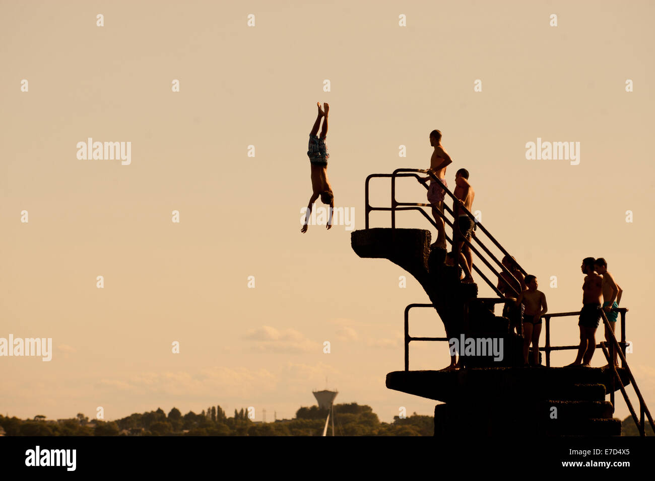 Diver diving from platform hires stock photography and images Alamy