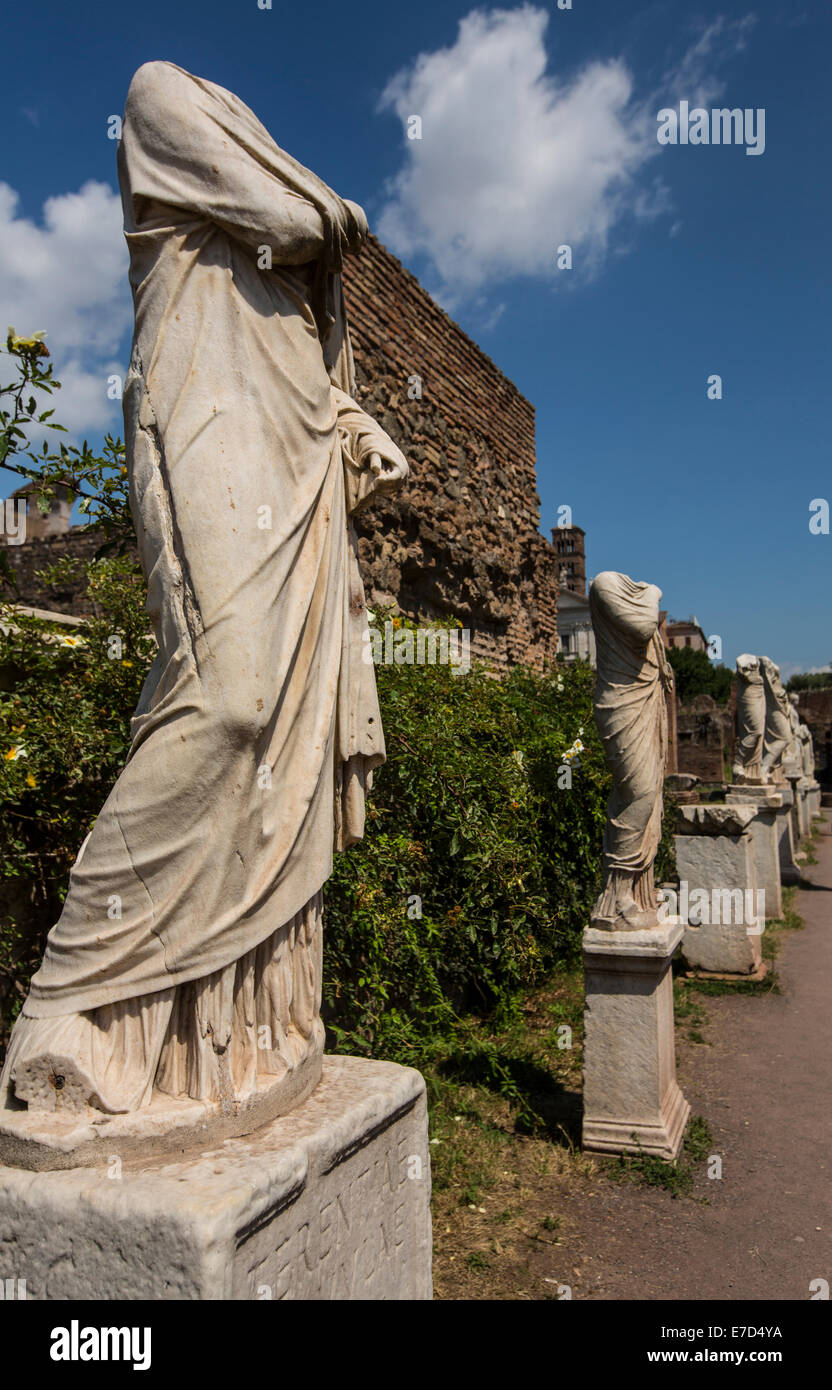 Rome statue headless hires stock photography and images Alamy