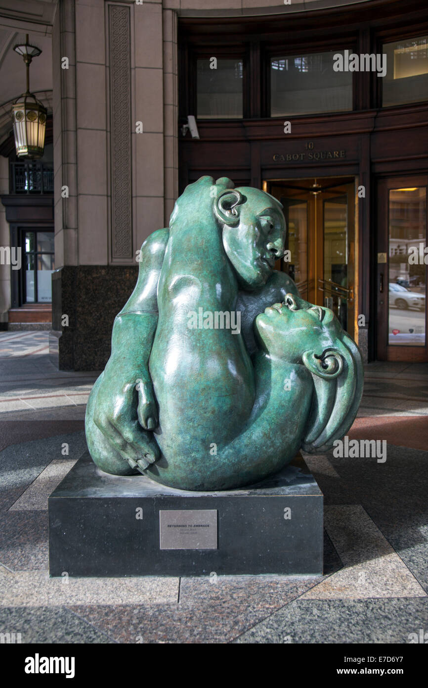 'Returning to Embrace' sculpture by Jon Buck, art in Canary Wharf, London, UK Stock Photo
