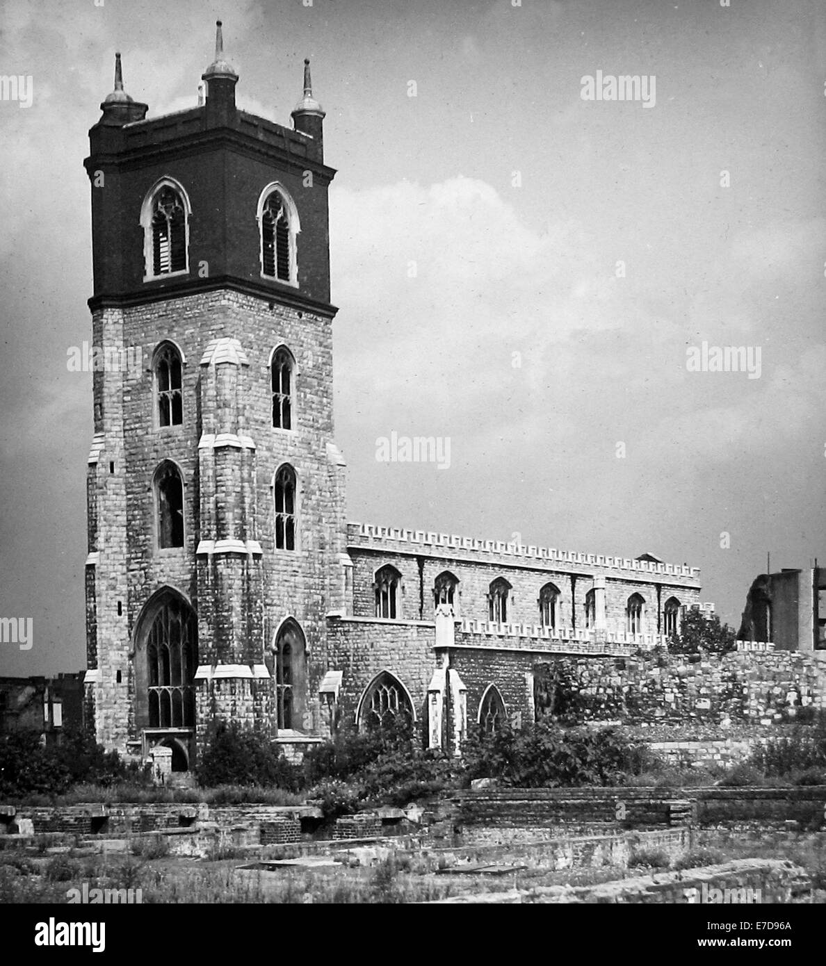 WW2 Bomb Damage - Church of St John's Cripplegate London in August 1946 Stock Photo