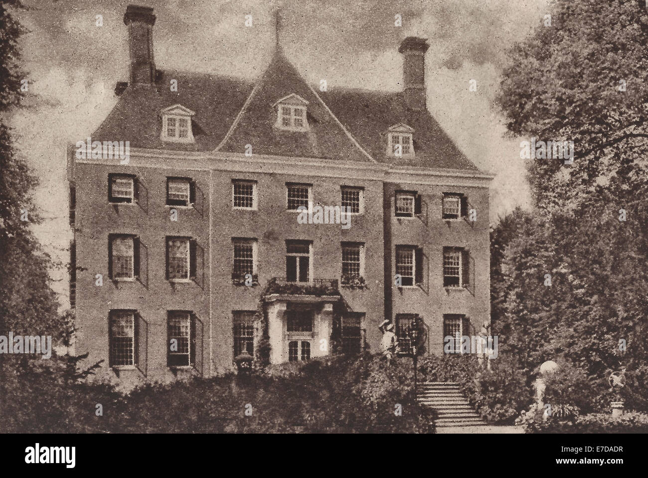 Castle at Amerongen, Holland, belongiing to Count Von Bentninck, which has been the residence of the German Ex-Kaiser since his flight, 1919 Stock Photo