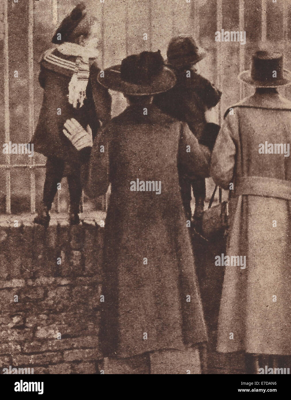 Curious onlookers peek through the fence hoping to catch a glimpse of the ex-Kaiser in exile.  Holland, 1919 Stock Photo