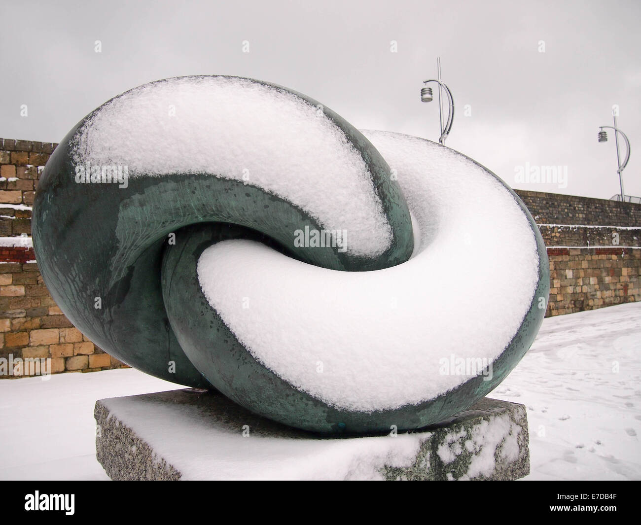 Bonds Of Friendship Sculpture covered in snow in Sallyport Old Portsmouth England. an identical sculpture is in Loftus St Sydney Stock Photo