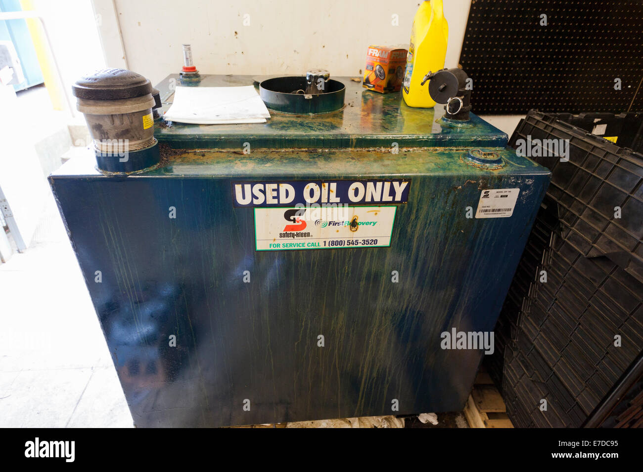 Used motor oil collection tank at auto parts store USA Stock Photo