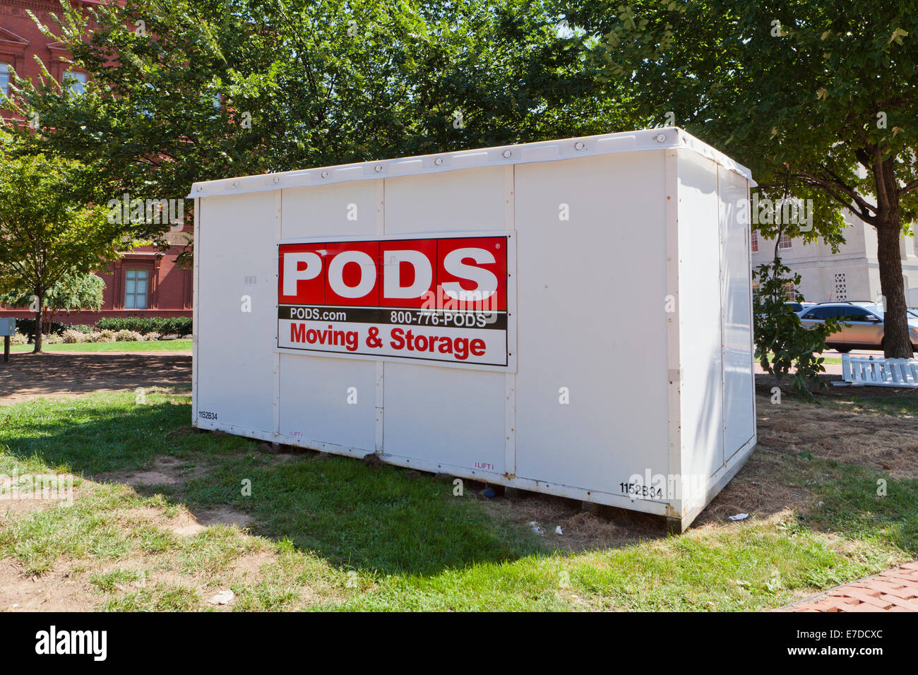 Pods moving storage container hi-res stock photography and images - Alamy