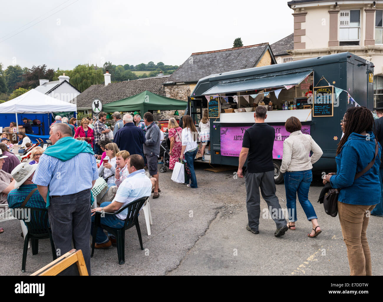 Ashburton Food & Drink Festival. Crowds of people gather for a social day at the Festival and an eating area. Stock Photo