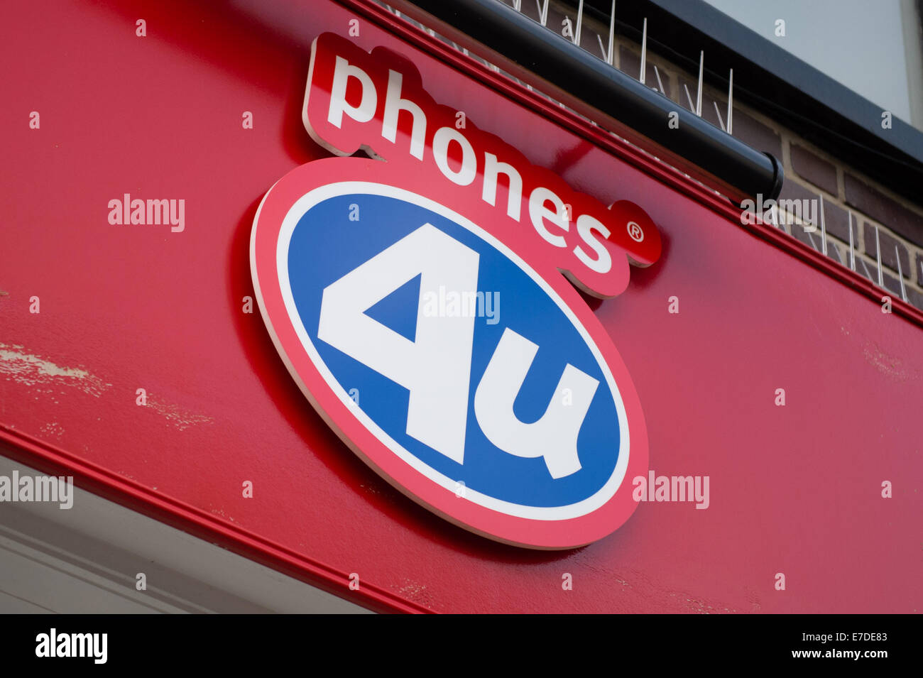 Aberystwyth, Wales, UK. 15th Sept, 2014. All 550 branches of UK mobile phone retailer Phones4U are closed this morning after the firm went into administration last night, following the decision of suppliers EE and Vodaphone not to renew their contracts with the company. 'If mobile network operators decline to supply us, we do not have a business,' said Phones 4U boss David Kassler. Some 5596 jobs are at risk photo Credit: Keith Morris/Alamy Live News Stock Photo