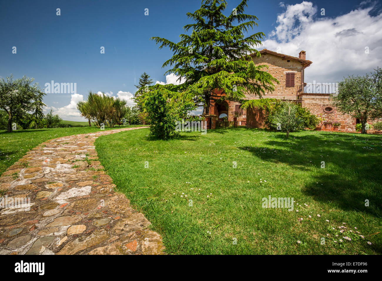 Stone ranch house exterior hi-res stock photography and images - Alamy