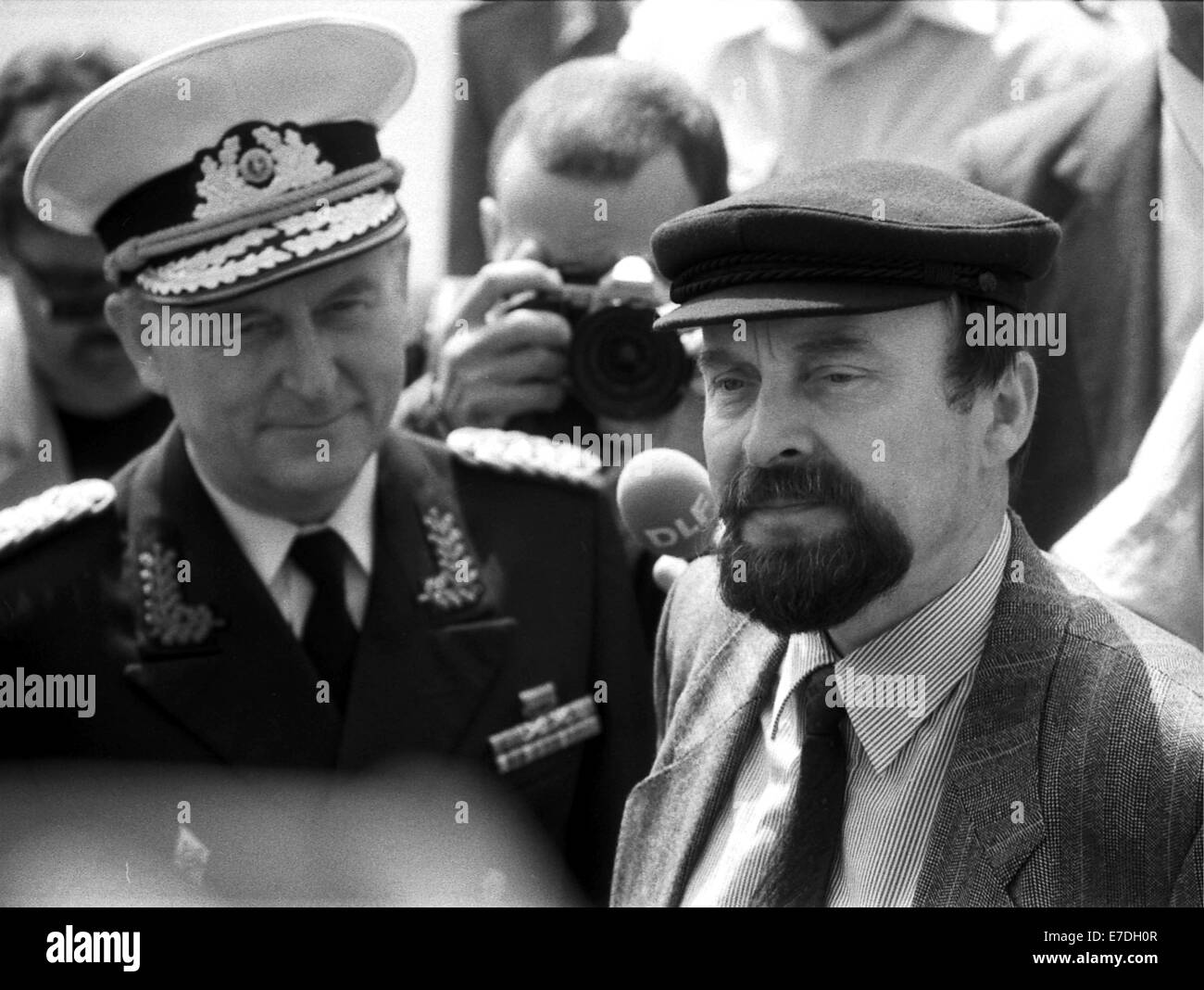 Former priest, GDR member of the opposition and new Minister for Disarmament and Defence Rainer Eppelmann (R) and head of the People's Navy, Admiral Theodor Hoffmann, on board of the submarine hunter 'Wismar' during Epelmann's inaugural visit to the navy on 18 June 1990. Eppelmann visited the modern submarine hunter ant talked to its crew. Photo: Juergen Sindermann -NO WIRE SERVICE- Stock Photo