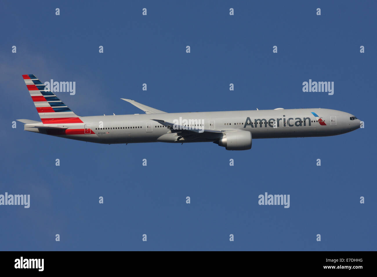 American airlines 777 300 hi-res stock photography and