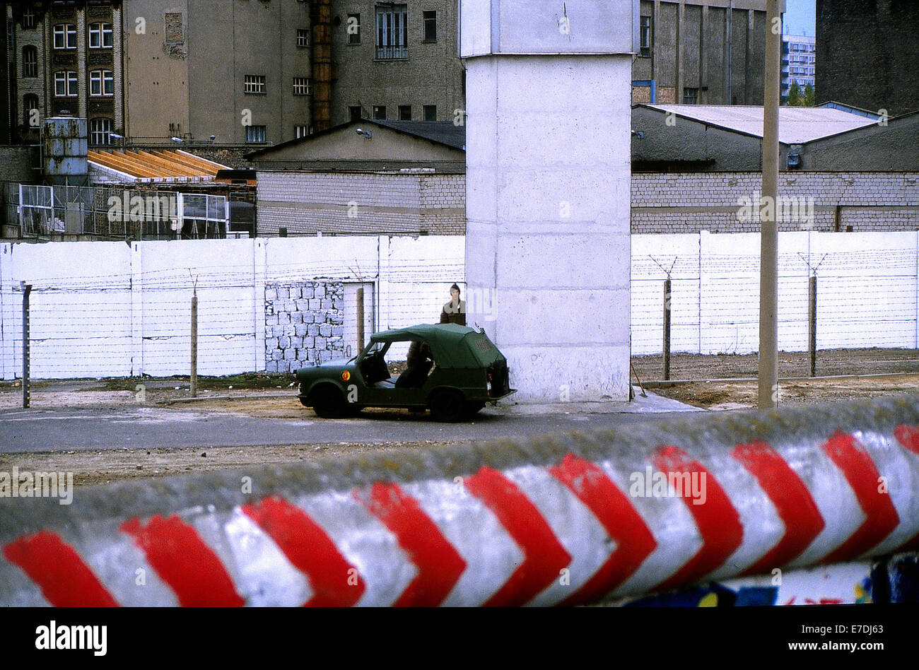 East German border guards patrol in a Trabant Kuebel the border strip along the Berlin Wall in Berlin, Germany, 1987. Photo: Dieter Palm - NO WIRE SERVICE Stock Photo