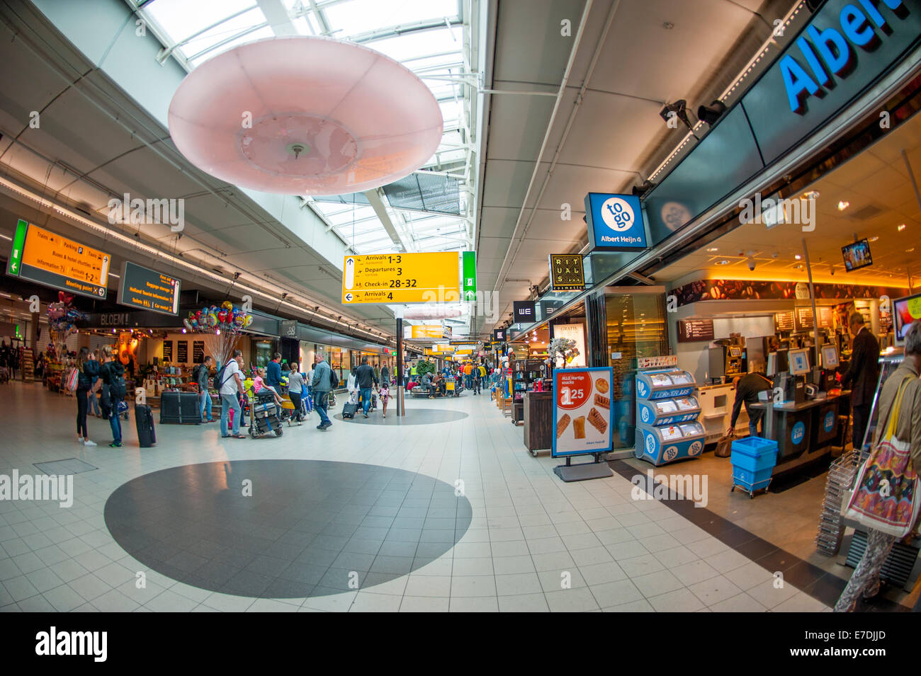 Troende Klasseværelse Korn Airport Shopping Schiphol High Resolution Stock Photography and Images -  Alamy