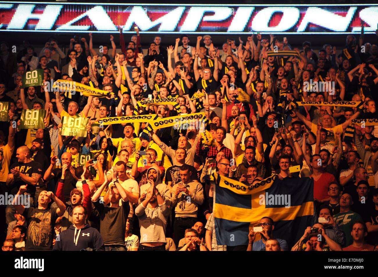 Ufc octagon o2 arena hi-res stock photography and images - Alamy