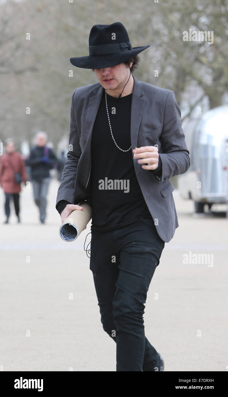 Pete Doherty walking past the ITV Studios today  Featuring: Pete Doherty Where: London, United Kingdom When: 11 Mar 2014 Stock Photo