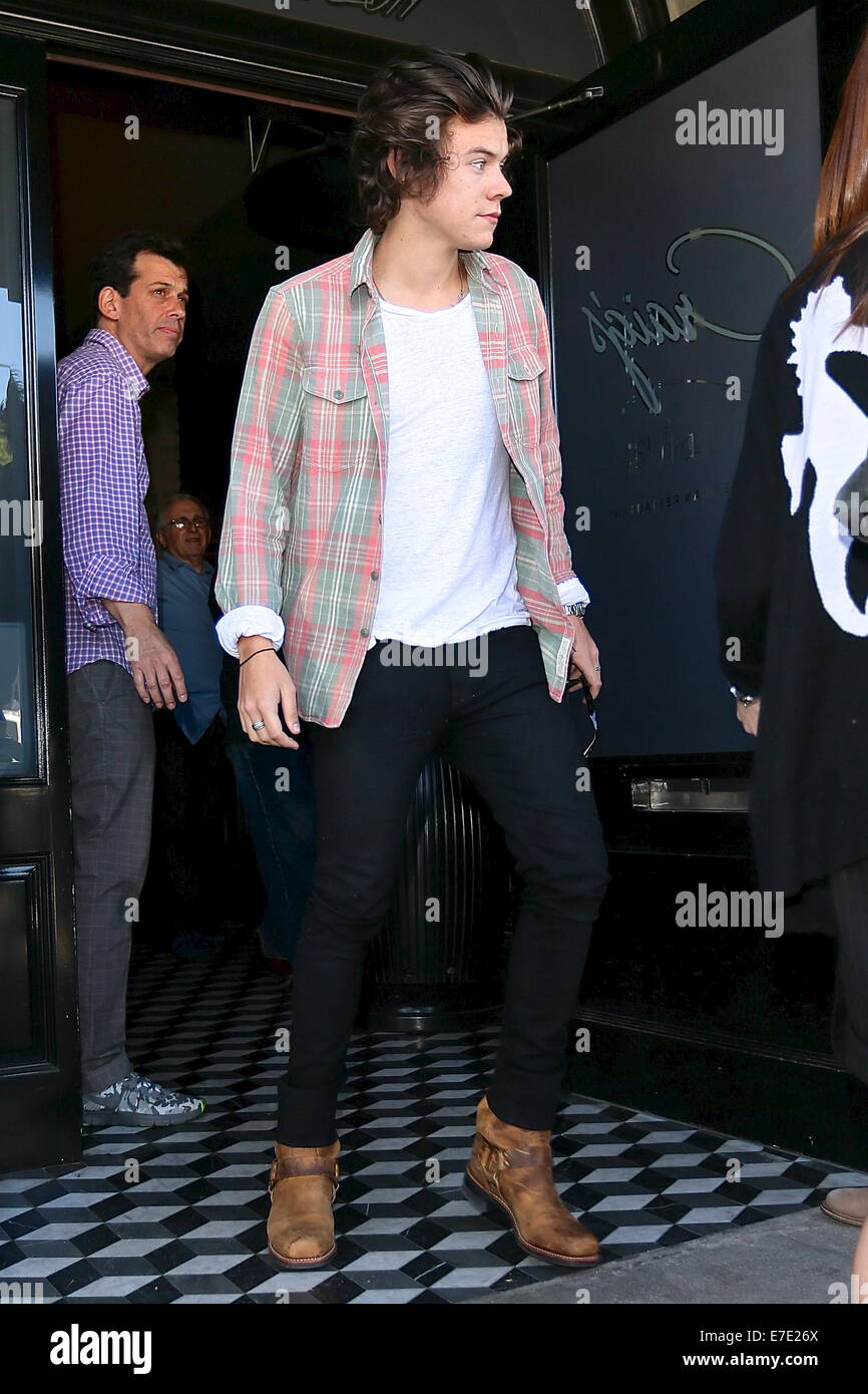 Harry Styles leaving Craigs Restaurant on Melrose in West Hollywood  Featuring: Harry Styles Where: Los Angeles, California, United States When:  12 Mar 2014 Stock Photo - Alamy