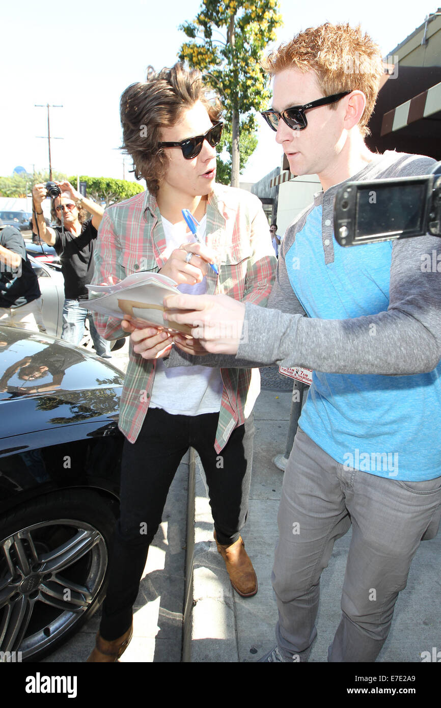 Harry Styles leaving Craigs Restaurant on Melrose in West Hollywood  Featuring: Harry Styles Where: Los Angeles, California, United States When:  12 Mar 2014 Stock Photo - Alamy