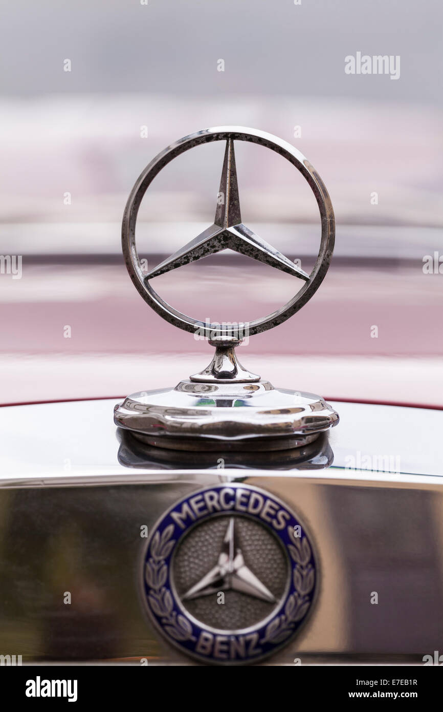 Mercedes bonnet hi-res stock photography and images - Alamy
