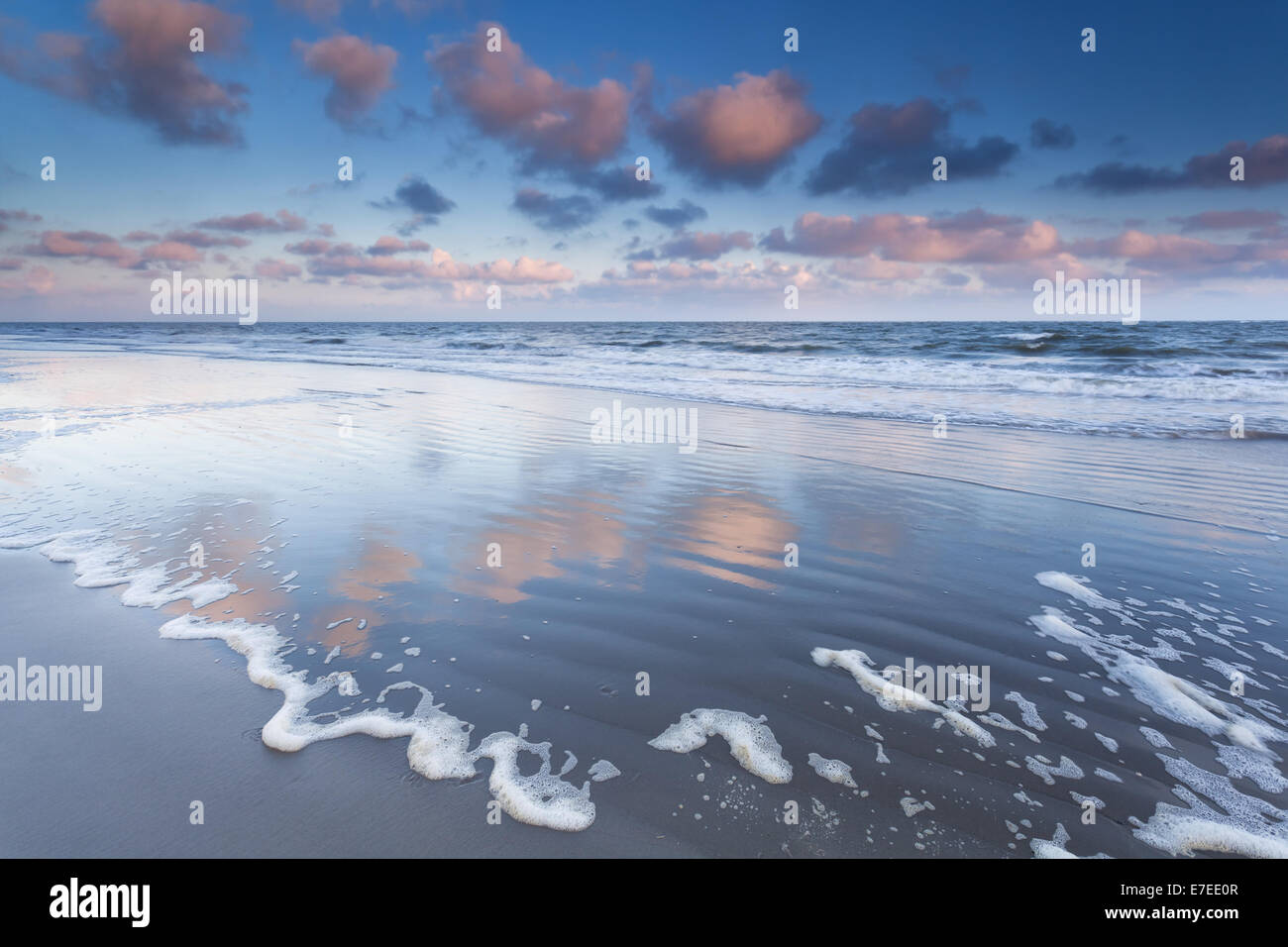 Sunrise over ocean low hi-res stock photography and images - Alamy