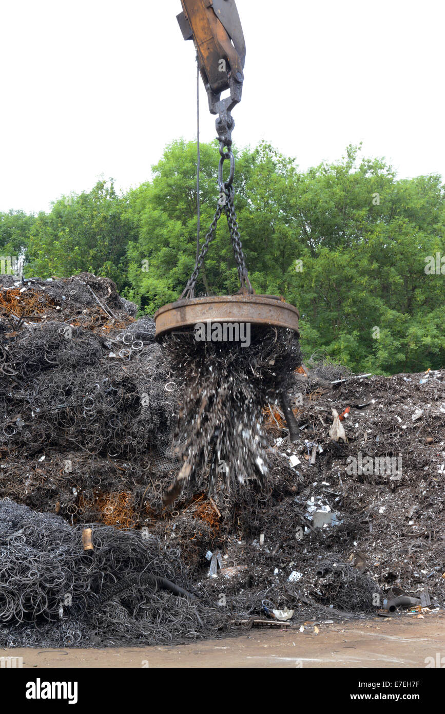 grab on crane lifting metal at scrapyard uk Stock Photo Alamy