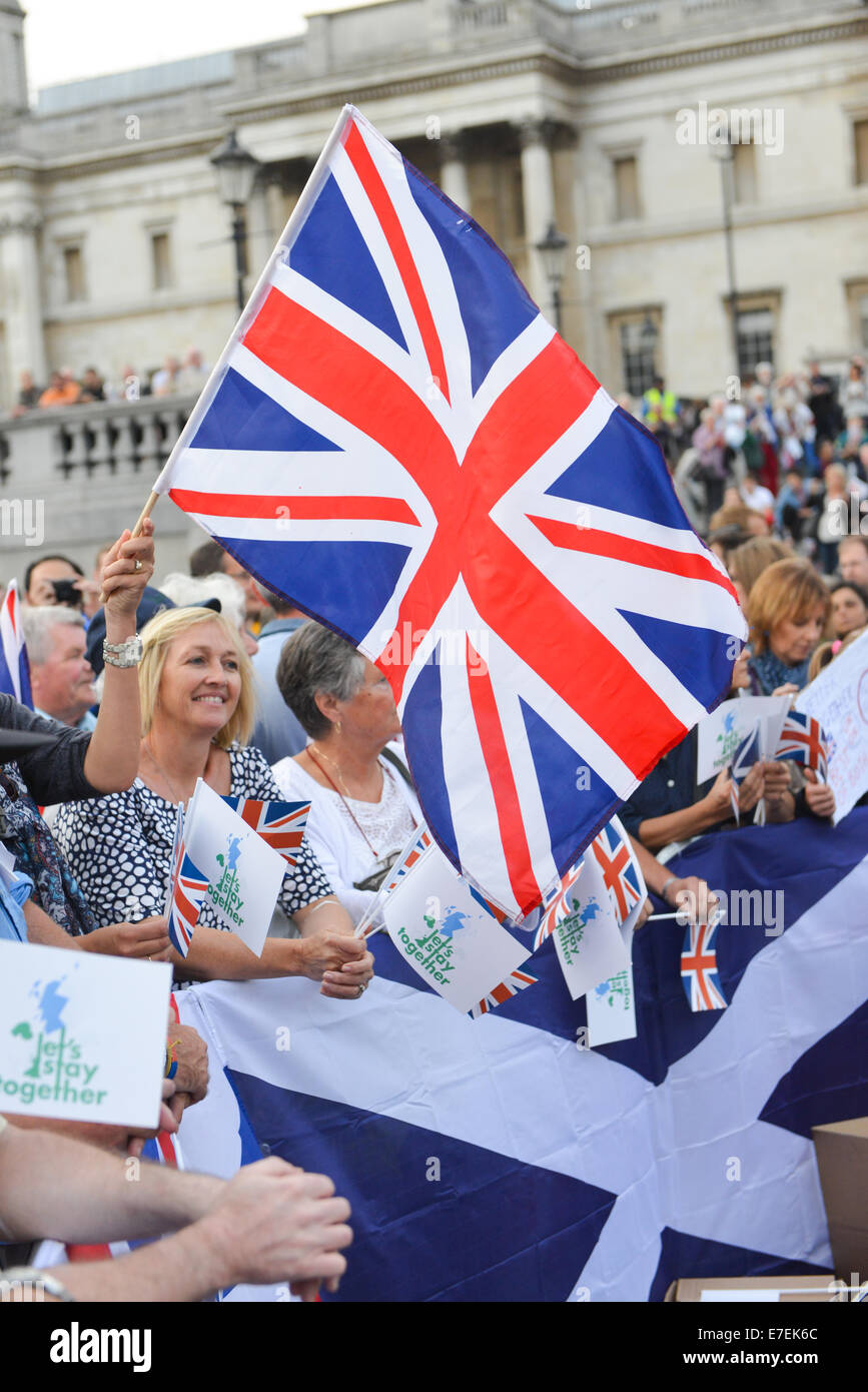Trafalgar Square, London, UK. 15th September 2014. The crowd waving flags at the say NO to Scottish Independence rally in Trafalgar Square. Credit:  Matthew Chattle/Alamy Live News Stock Photo