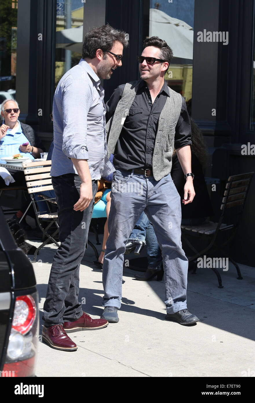 Ben Affleck And Jennifer Garner Meet Up For Lunch With Friends At