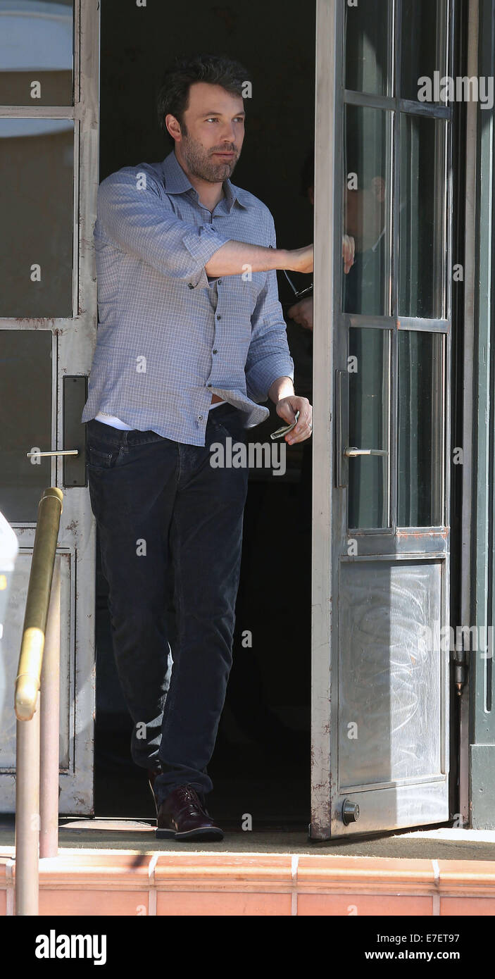 Ben Affleck And Jennifer Garner Meet Up For Lunch With Friends At