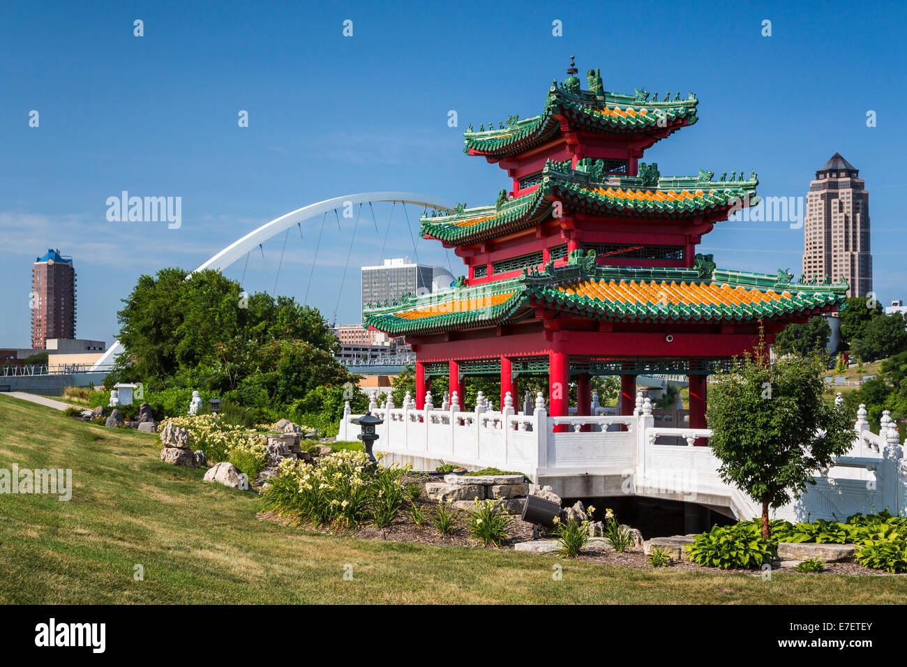 The Chinese Cultural Center of America pagoda and downtown skyline of Des Moines, Iowa, USA. Stock Photo