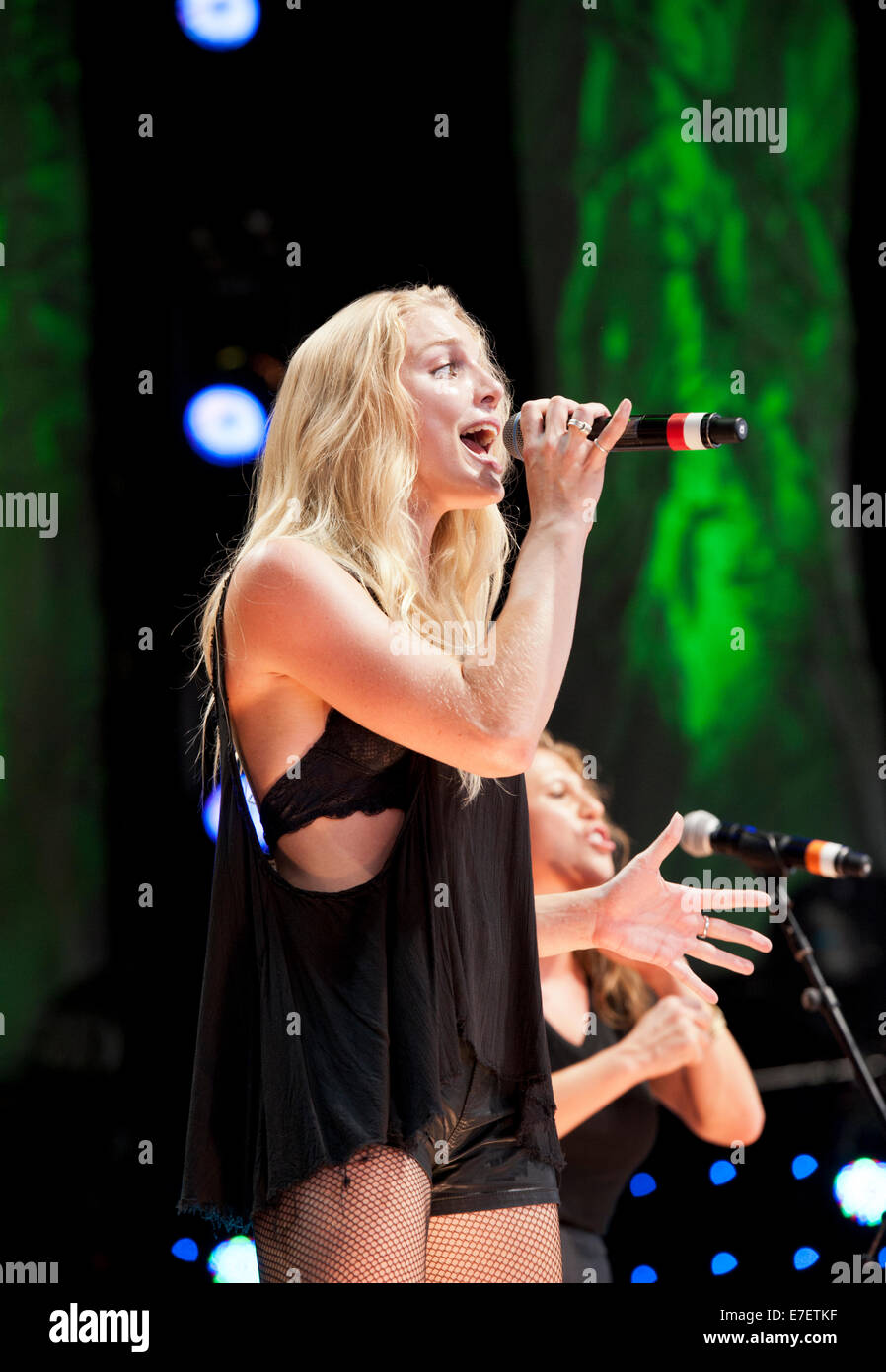 Brittany Holljes and Elizabeth Hopkins of Delta Rae puts on a high energy performance at Farm Aid 2014 Stock Photo