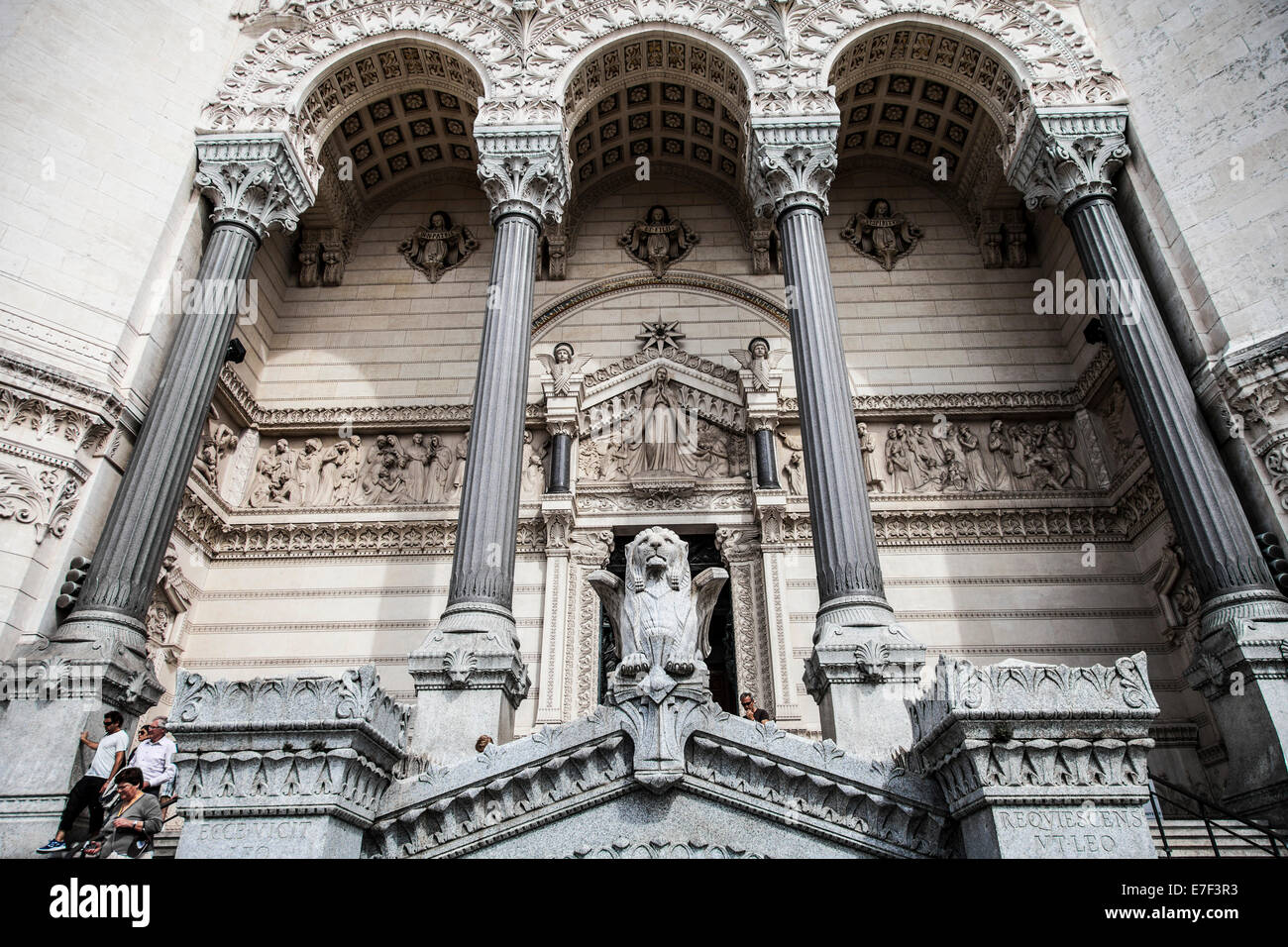 File:Lyon Basilique Notre Dame de la Fourvière Intérieure Nef Est 2.jpg   Wikime