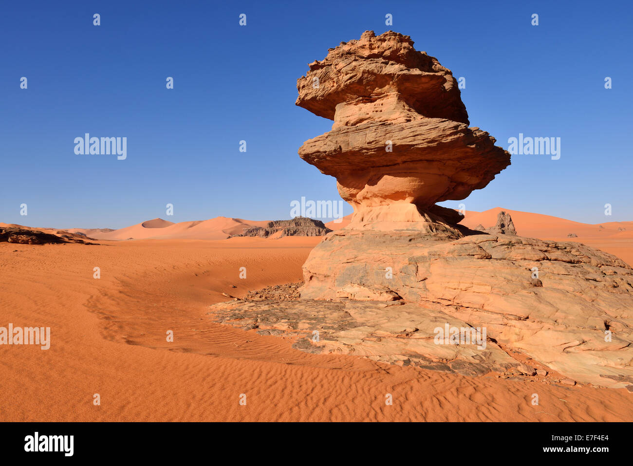 Mushroom rock, hoodoo at Tin Merzouga, Tadrart region, Tassili N´Ajjer