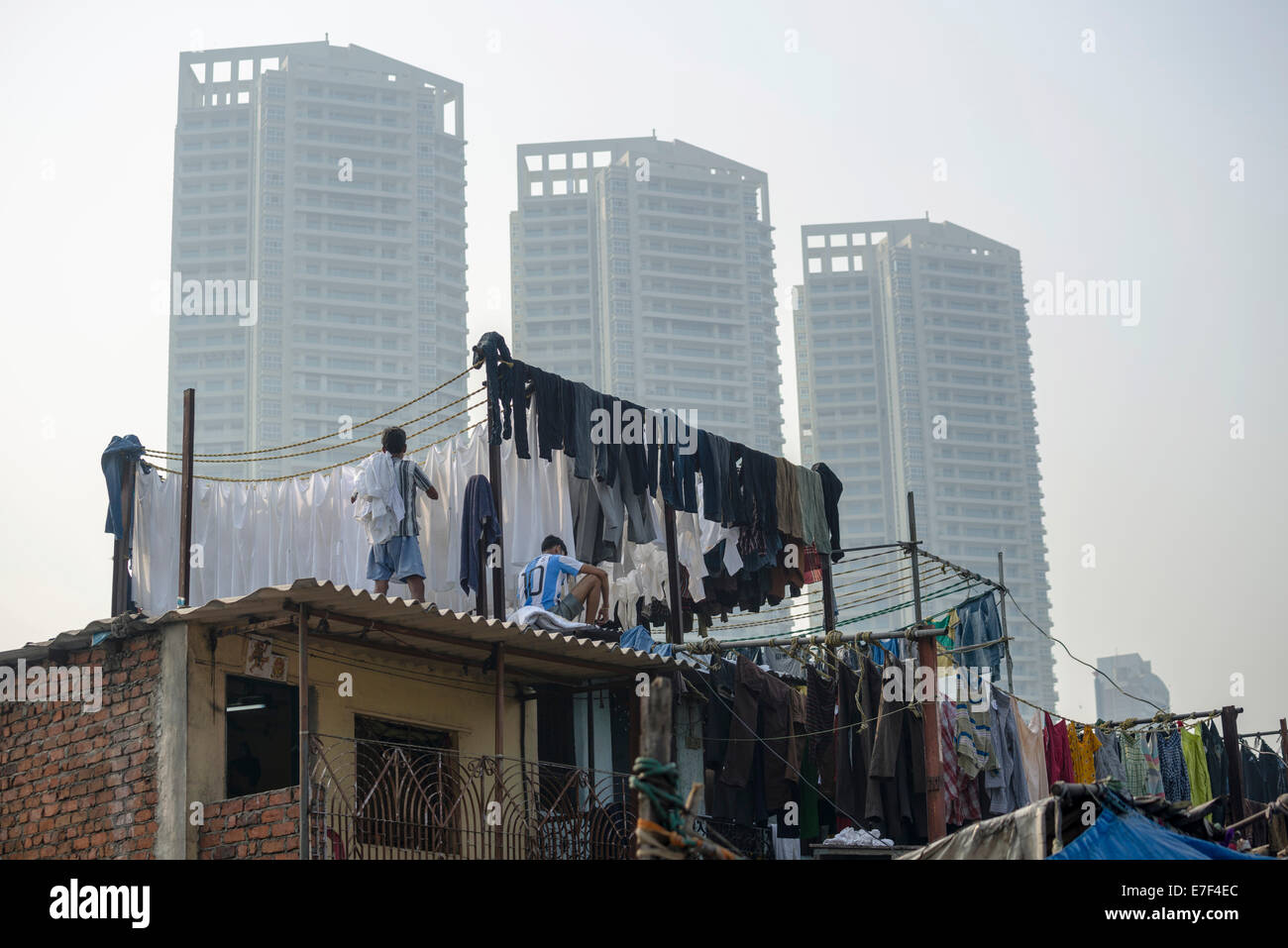Drying laundry, Mahalaxmi Dhobi Ghat, laundry district of Mumbai, Maharashtra, India Stock Photo