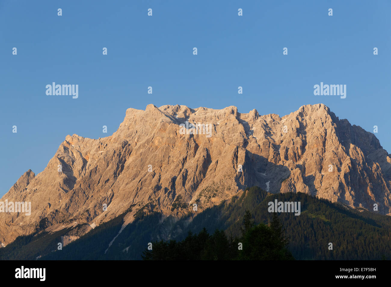 Mt Zugspitze and Mt Schneefernerkopf, Wetterstein Range, from Ehrwald, Tyrol, Austria Stock Photo