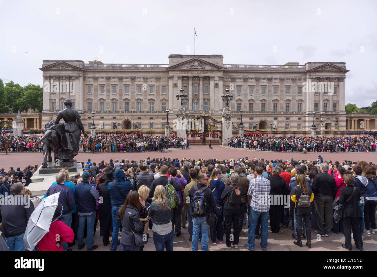 Spectators at the Changing of the Guard, Buckingham Palace, London, England, United Kingdom Stock Photo