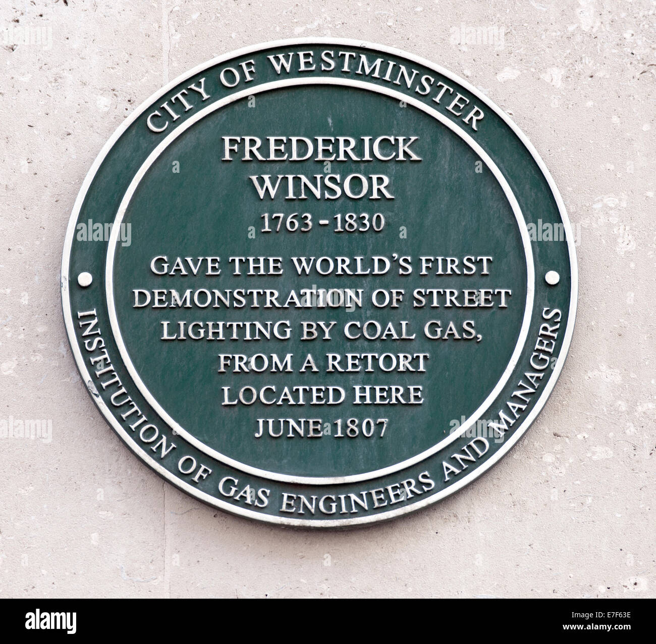 Green Plaque at 100 Pall Mall, City of Westminster, London for Frederick Winsor 1763-1830 Stock Photo
