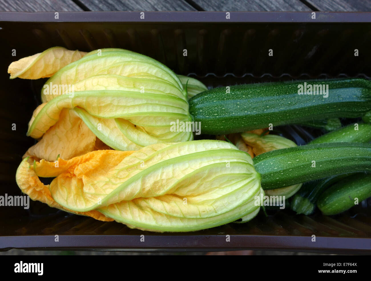 Courgettes hires stock photography and images Alamy